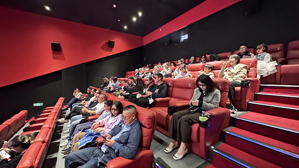 關(guān)注員工精神文化 毅速公司開展員工集體觀影活動