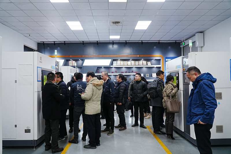 廣州市荔灣區(qū)區(qū)長譚明鶴、廣州工控副總經(jīng)理張勁泉一行蒞臨上海毅速考察交流