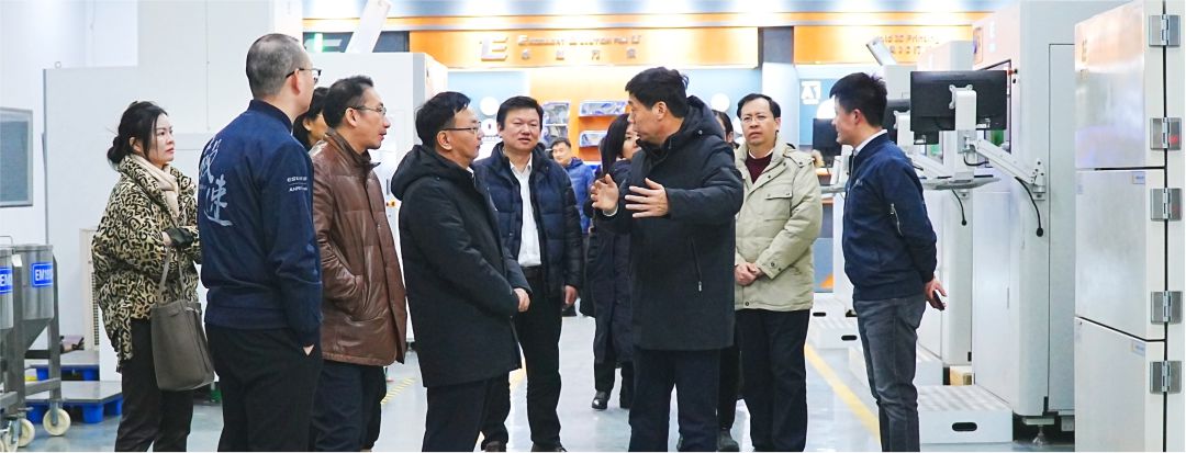 廣州市荔灣區(qū)區(qū)長譚明鶴、廣州工控副總經(jīng)理張勁泉一行蒞臨上海毅速考察交流